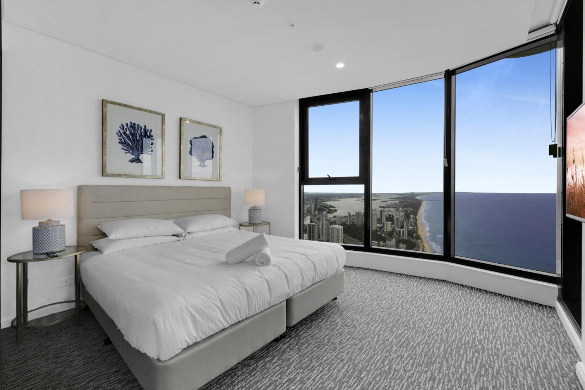 71st Floor Premium With Expansive Ocean Views Apartment
